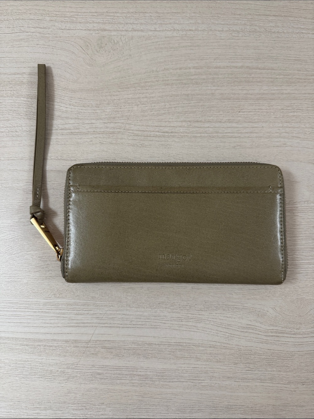 margot Green Leather Zip Wallet Wristlet VGUC